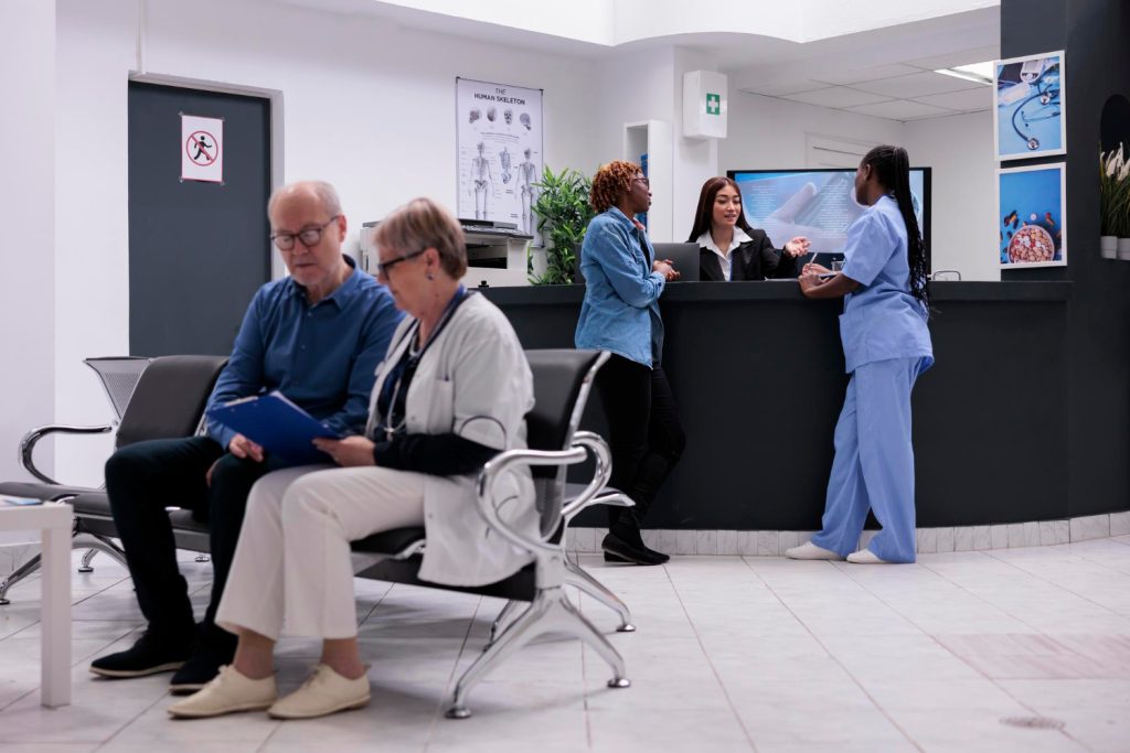Exercer seul ou en groupe : SCM, SEL et mise en commun de moyens pour médecins